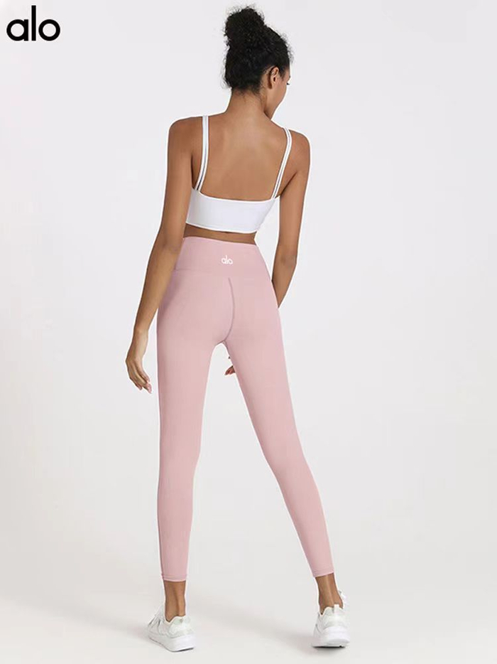 （图片来源：Alo Yoga官网）