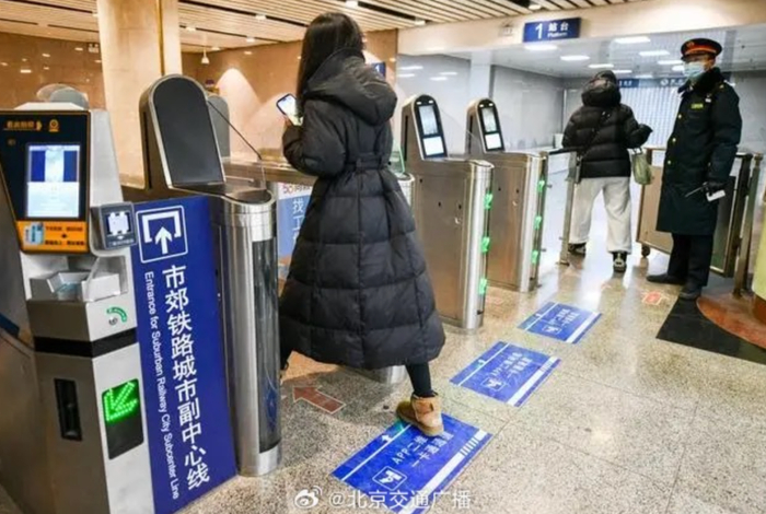 s2线的市内始发站是黄土店站,乘客可选择乘坐地铁8号线,13号线到达