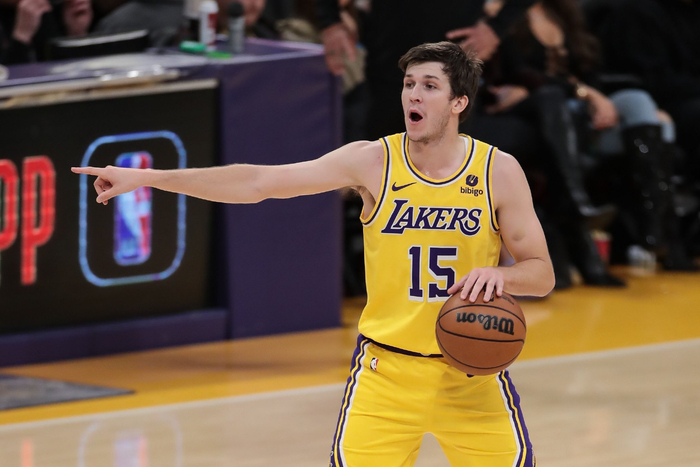 拉塞尔里夫斯是湖人的钢铁侠和勇士他做的每件事都正确