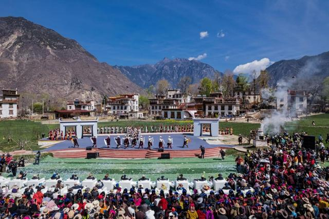 “花开丹巴·为梨而来”美人谷春赏季活动开幕式现场 供图 丹巴县委宣传部