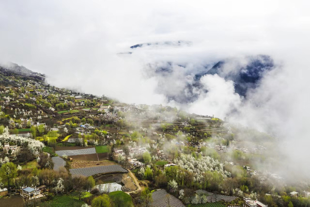 云雾丹巴美如仙境 供图 丹巴县委宣传部