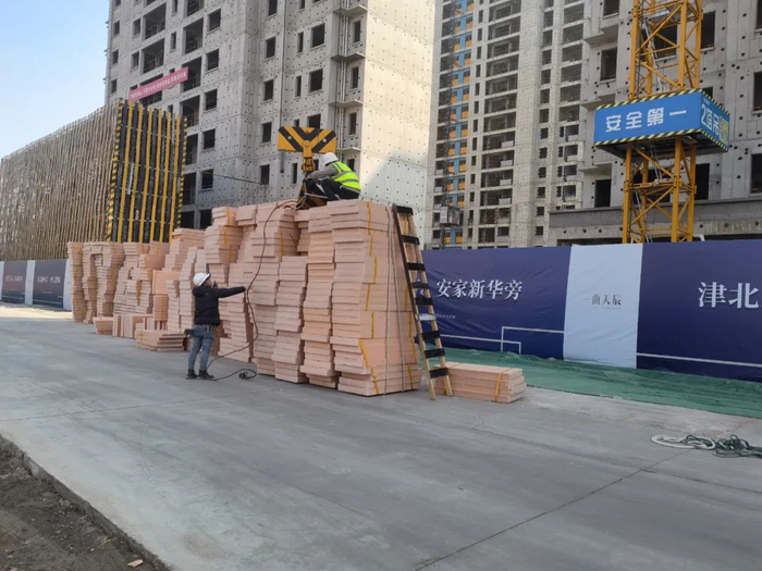 一曲天辰项目现场有工人在施工作业。王少杰/摄