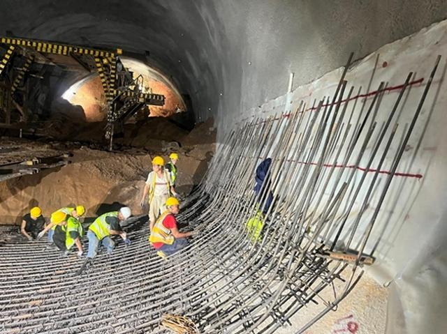 广湛高铁重要工程节点达成塘花村一号隧道顺利贯通