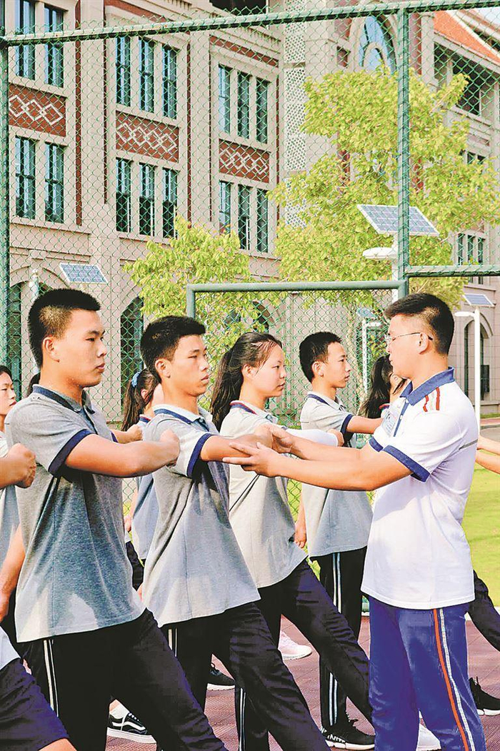 集美工业学校成立学生"训练部" "学练赛"落实国防教育
