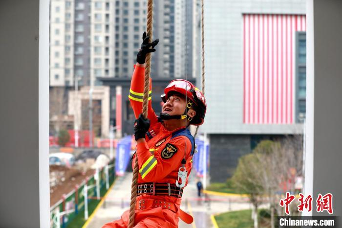400余名消防员同台竞技|消防|图图|火焰_新浪新闻