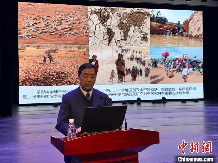 中国科学院院士黄建平:即使立身荒漠 也要追求梦想