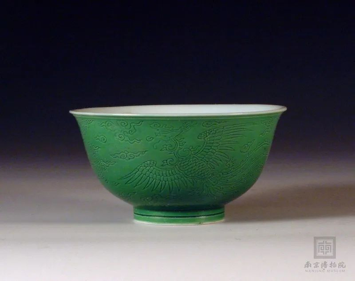 清雍正瓜皮绿釉暗刻八宝纹玉壶春泓盛2013秋季艺术品拍卖会拍品6.