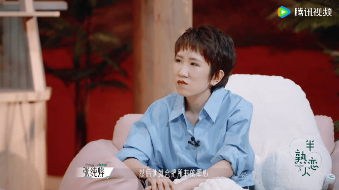 张纯烨在半熟恋人谈女生被催婚,表示自己做了太多婚恋节目,对这个话题