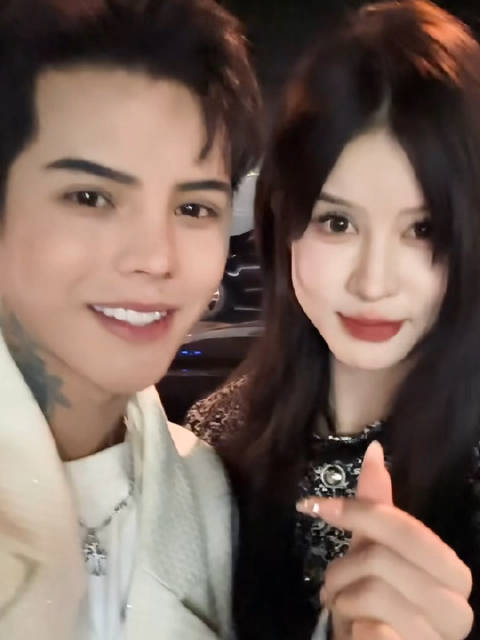 殷世航傲娇美在一起傲娇美和殷世航在一起了提到殷世航小美掩饰不住的