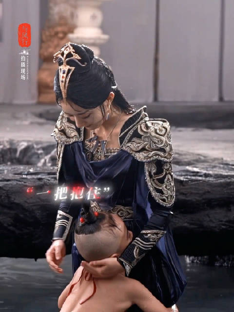 《与凤行 》拍摄花絮,赵丽颖与凤行片场孩子王 "姐姐来玩啊～"