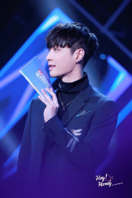 张艺兴的个人简历简单,"会的不多,全能而已" 主打一个什么都会|张艺兴