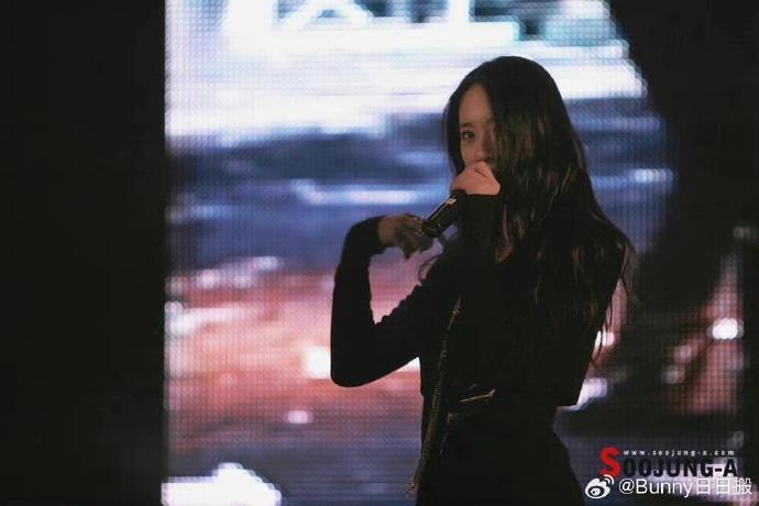 郑秀晶16岁舞台照 好美好嫩|郑秀晶_新浪新闻