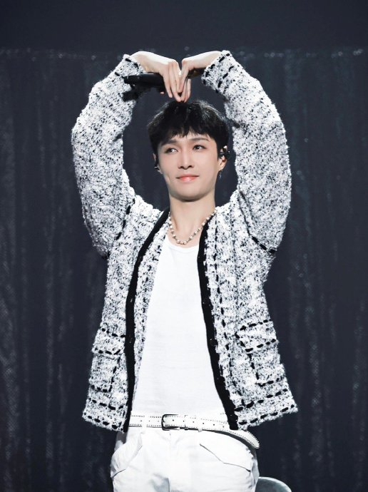 张艺兴的个人简历简单,"会的不多,全能而已" 主打一个什么都会|张艺兴