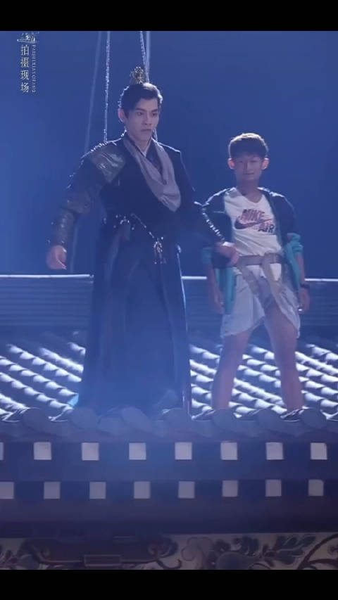看赵丽颖吊威亚哇这里有个仙子真的会飞