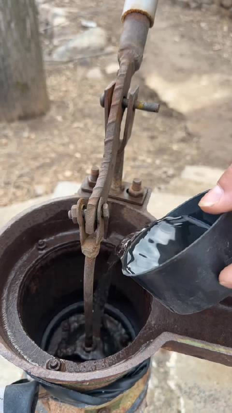 七八十代的压水井,童年最甜的水……_手机新浪网