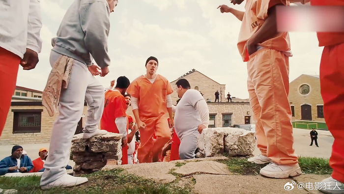 同居牢友尼尔森撩起衣服,满肚子的车牌号,没想把对手看懵了