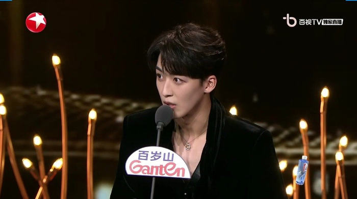 恭喜何洛洛获得品质盛典"年度品质新人奖"