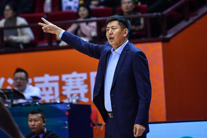 发记者 刘瑞平吹面不寒杨柳风.