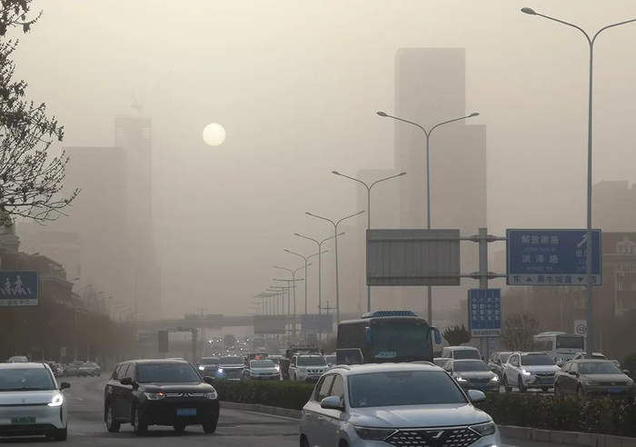 近日,我国北方多地再次遭遇沙尘天气.