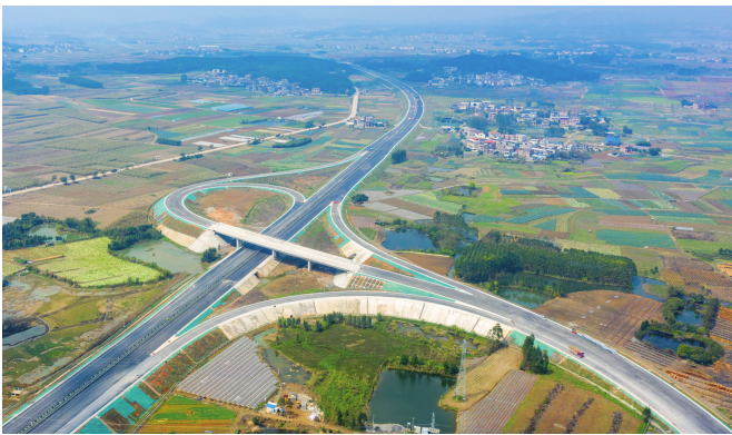 本报记者黄维业 摄今年3月以来,南宁市各重大交通基础设施项目建设按