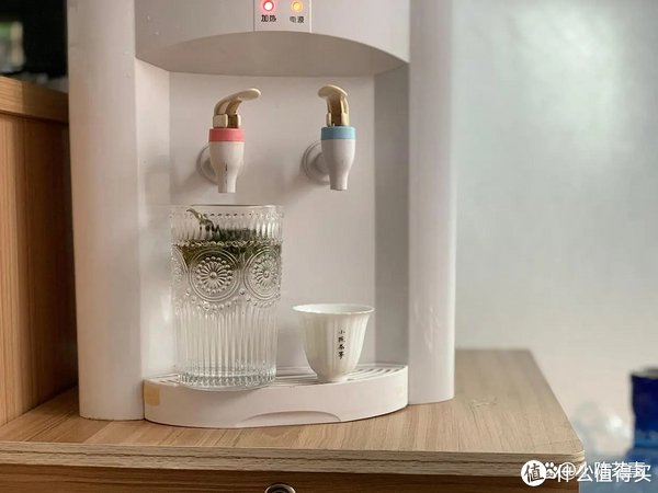 而许多人到岗后的第一件事,仍然是习惯性地先泡上一杯茶,开启一天的好