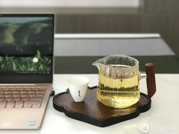 而许多人到岗后的第一件事,仍然是习惯性地先泡上一杯茶,开启一天的好