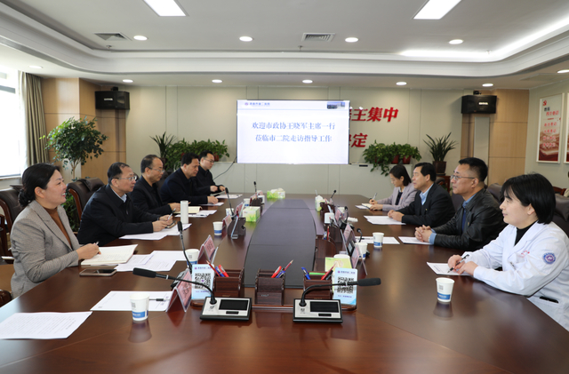 走访中,王晓军与住渭省政协委员康艳,市政协委员杨卫平,吴农田,步延芳