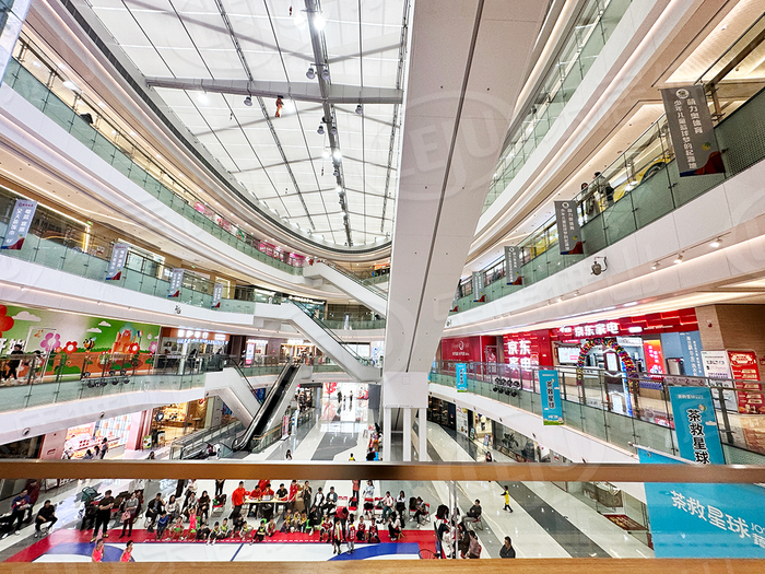 实探佛山新城两大商场人气pk满铺在线vs所剩无几