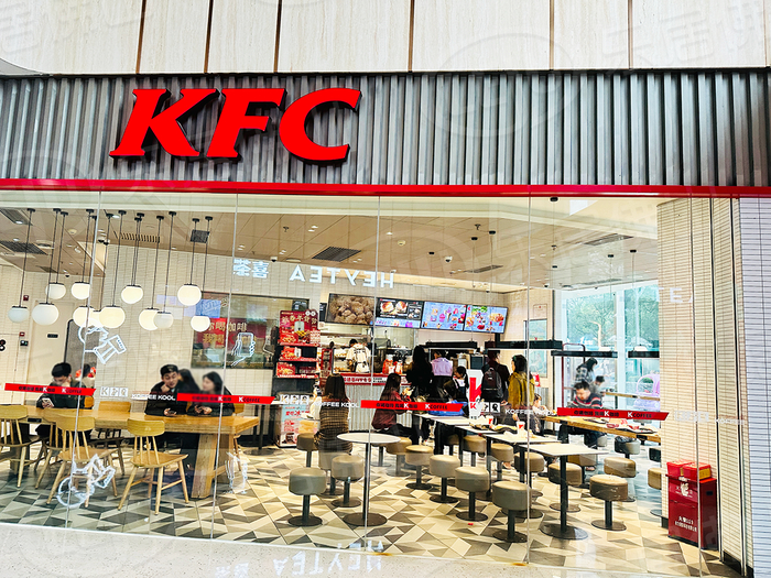 实探佛山新城两大商场人气pk满铺在线vs所剩无几