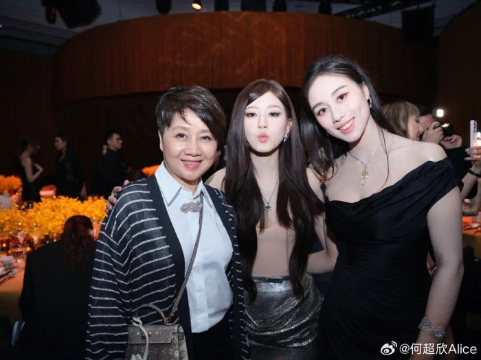 当妈妈之后的她真的挺辛苦.|何超盈|梁安琪_新浪新闻