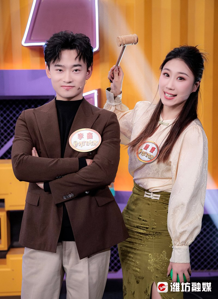 她带着潍坊风筝登上开门大吉舞台