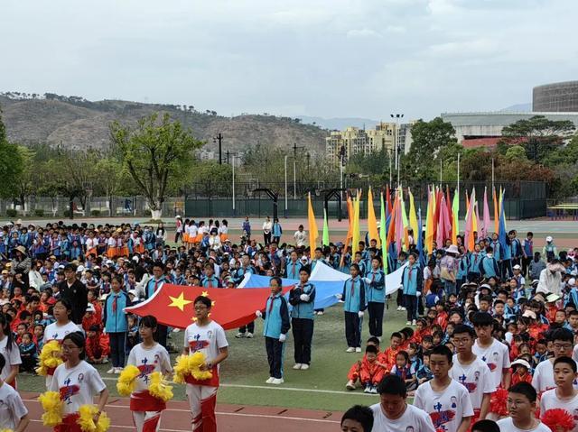 西昌阳光学校校服照片图片