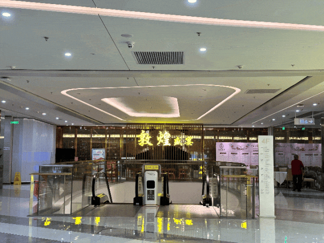 实探佛山新城两大商场人气pk满铺在线vs所剩无几