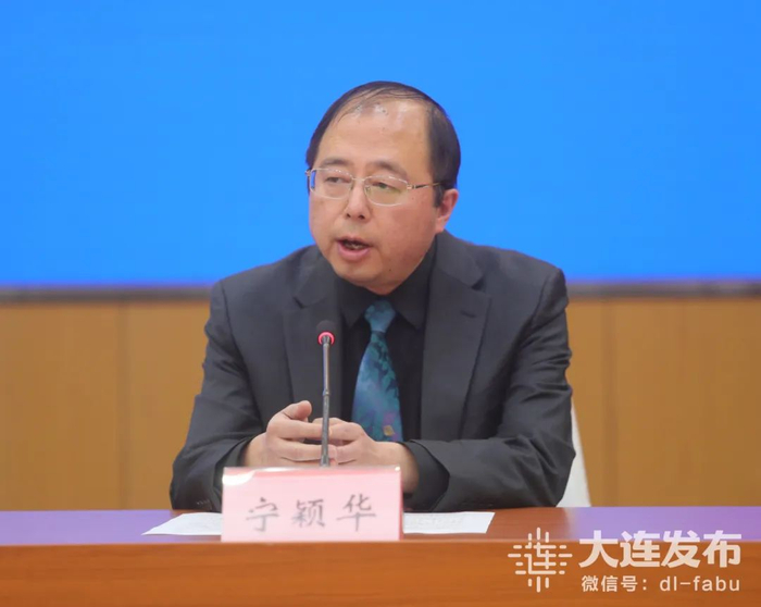 大连市商务局促进消费处处长 宁颖华