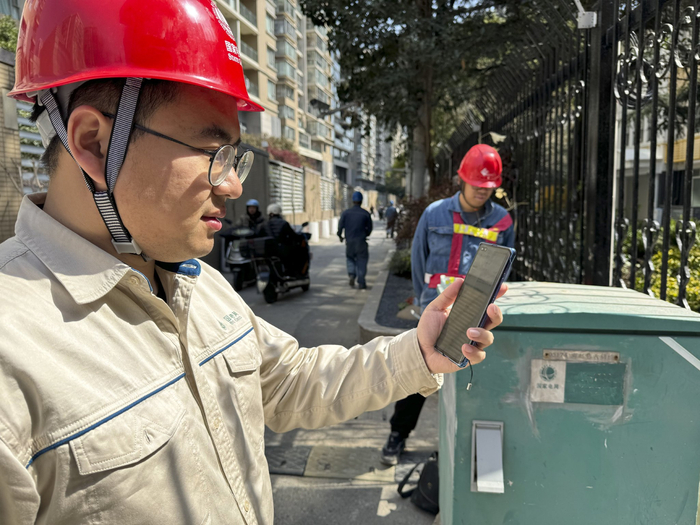 面对供电设备失电风险上海电力职工主动抢修配网