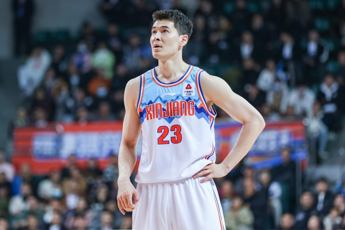 阿不都沙拉木半场14中7&11罚5中砍下19分10篮板|篮板|半场|球队_新浪