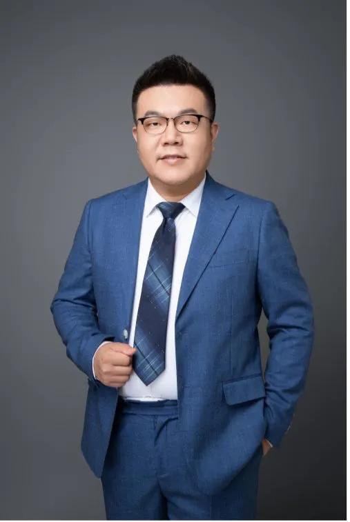 他曾作为核心成员,先后参与了依图和弘玑rpa公司的多个重要项目,在ai