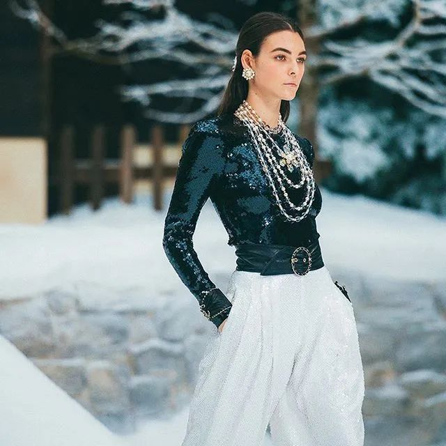 "莞莞类卿"的风,早就吹到了时尚圈|kate moss_新浪新闻