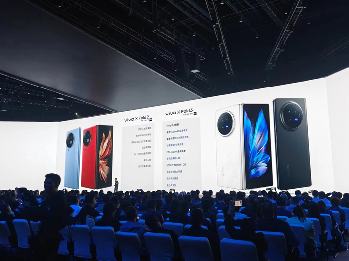 219克"堆料冠军"背后,中国折叠屏竞争正走向白热化
