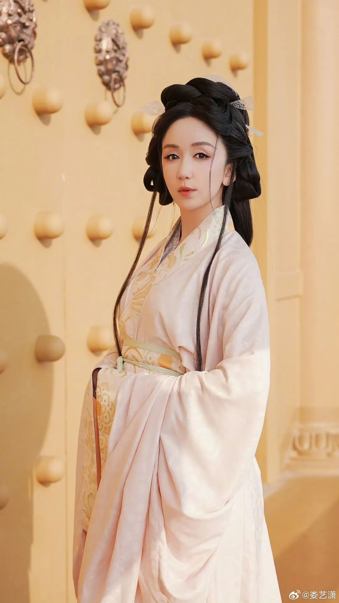 娄艺潇北京6层别墅首曝光看了这666㎡的内部照才明白她为什么不执着当