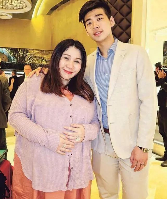 当妈妈之后的她真的挺辛苦.|何超盈|梁安琪_新浪新闻