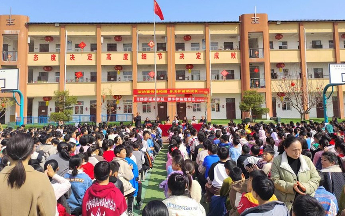 杞县县委网信办开展网络辟谣来护航携手护苗助成长主题宣传活动