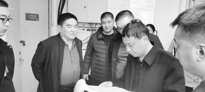 元氏县人大常委会组织部分县人大代表深入天山小区,督导检查国家卫生