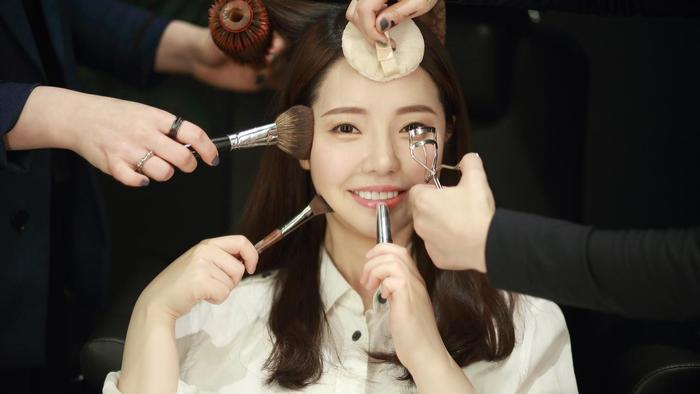 韩国妆造工作室正在批量爆改女明星