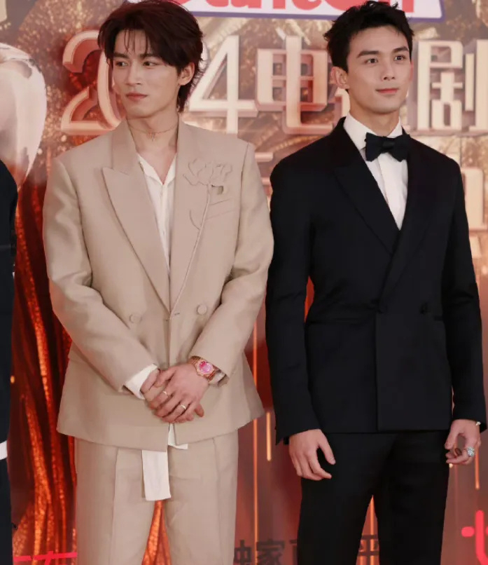 金晨越发脸歪,唐嫣状态回春,关晓彤短发显老|关晓彤|唐嫣|盛典_新浪