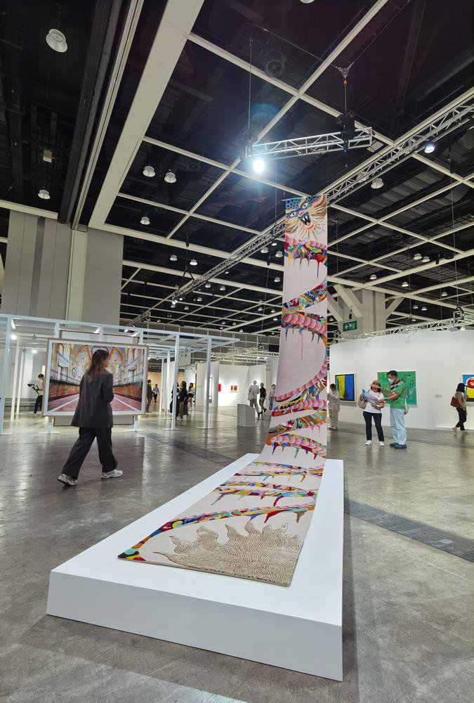 视频探营香港巴塞尔艺术展243间艺廊荟萃香江