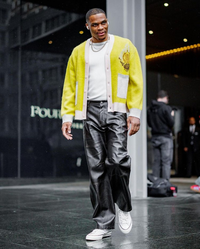 时尚潮男90威少针织衫 黑皮裤 帆布鞋穿搭 质感十足|穿搭|皮裤|帆布