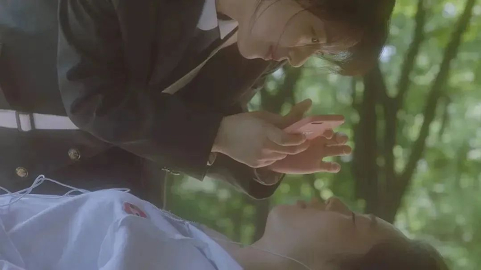 少女心事揭开国民伤痛记忆|夏恩_新浪新闻