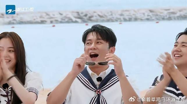 杨颖的操作看呆蔡徐坤以为她是青铜其实是个王者