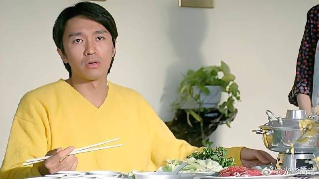 星爷大早上就吃火锅还准备吃到太阳落山佩服